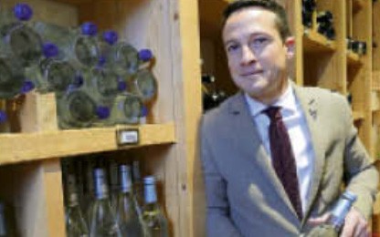 Sommelier d'eau dans un restaurant étoilé